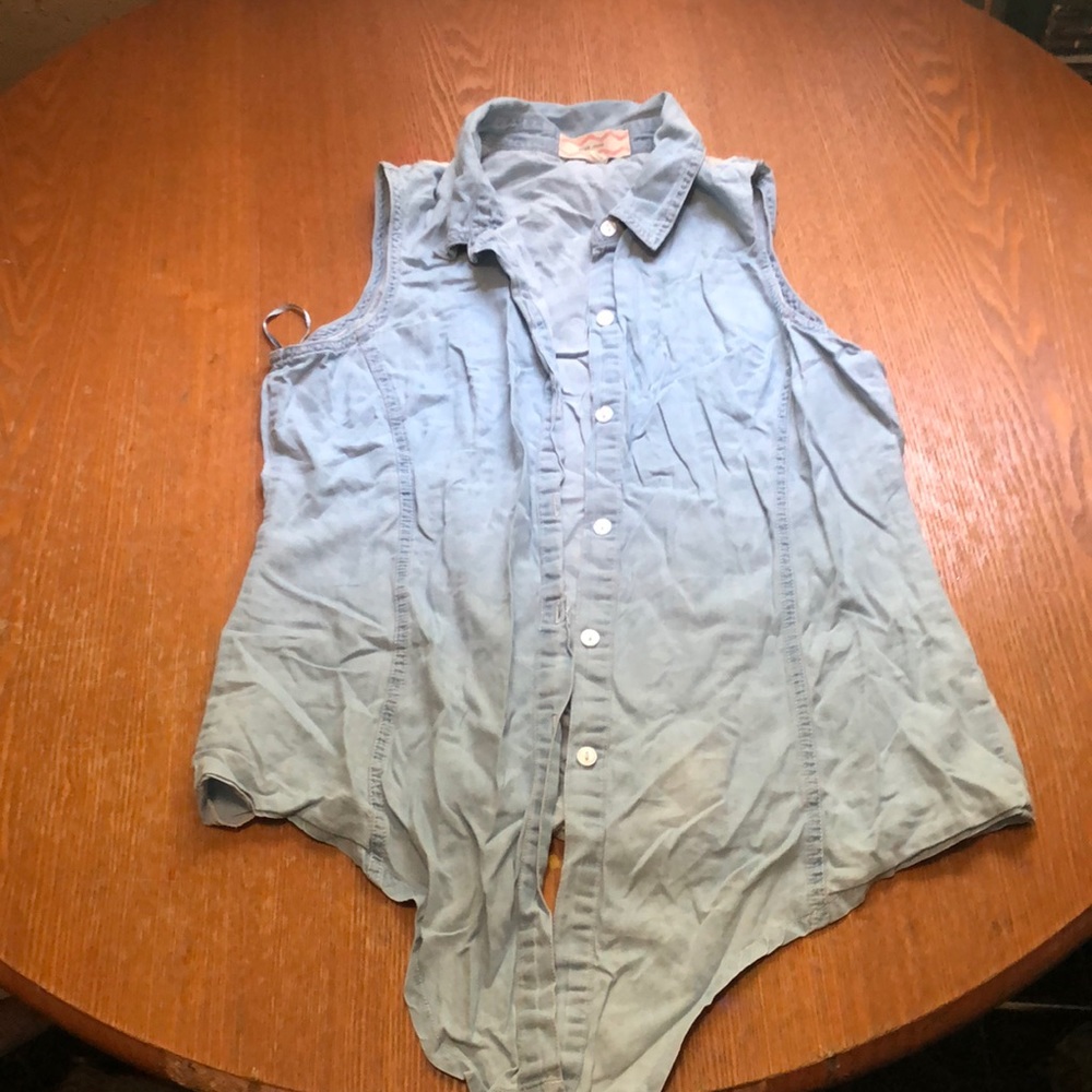 Button up sleeveless blouse